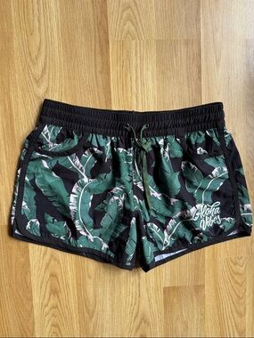 Wailoa Aloha Vibes Size Medium M Women’s Black Athletic swim Shorts surf